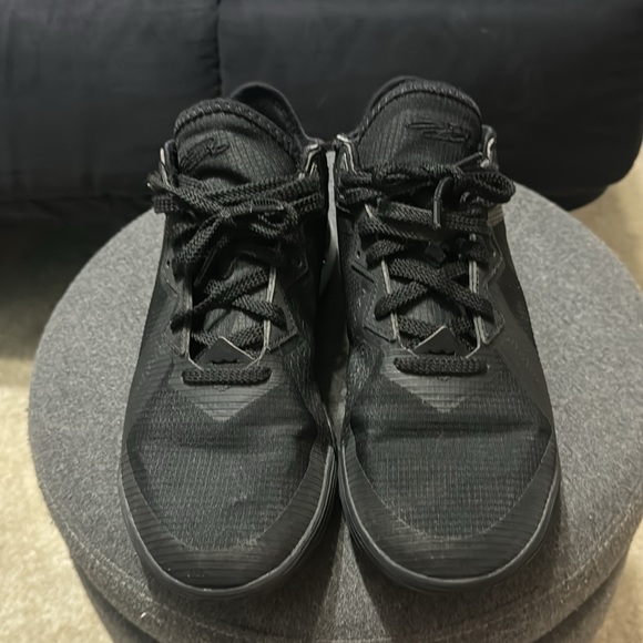 Lebron 18 Low Black - Picture 2 of 7